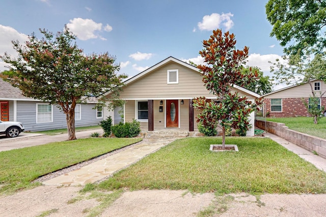 view of front of house with a front lawn