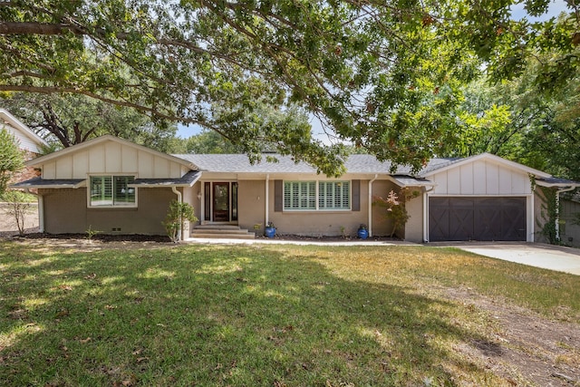 ranch-style house featuring a front lawn and a garage