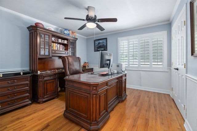 home office featuring crown molding, ceiling fan, and light hardwood / wood-style floors