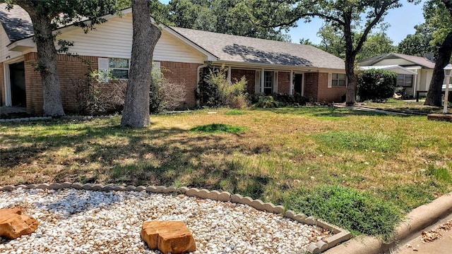 ranch-style house featuring a front lawn