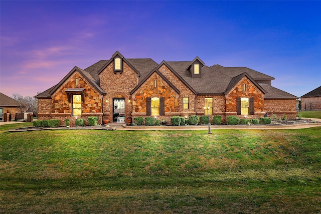 view of front of home featuring a lawn