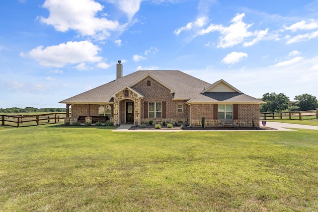 craftsman-style house featuring a front lawn