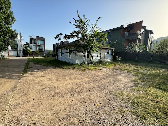 view of yard with a balcony