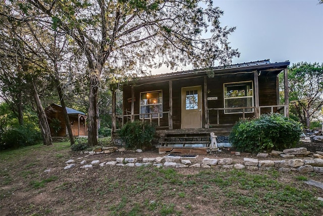 view of front of property featuring a porch