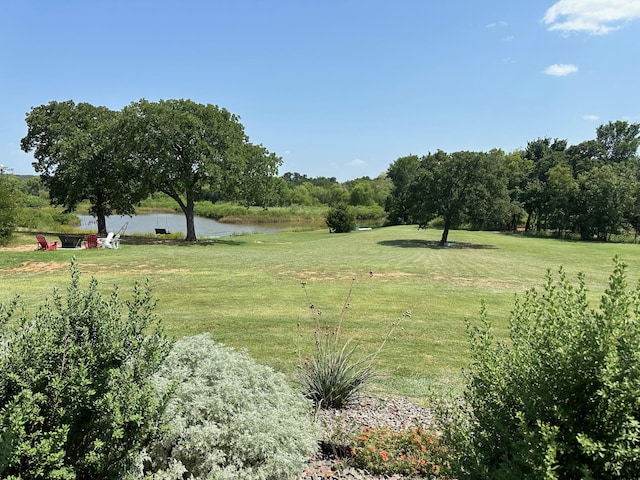 view of yard featuring a water view