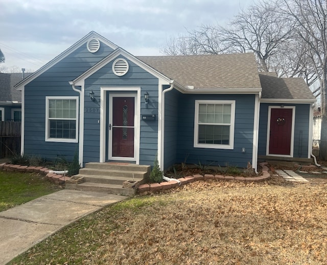 view of front facade featuring a front yard