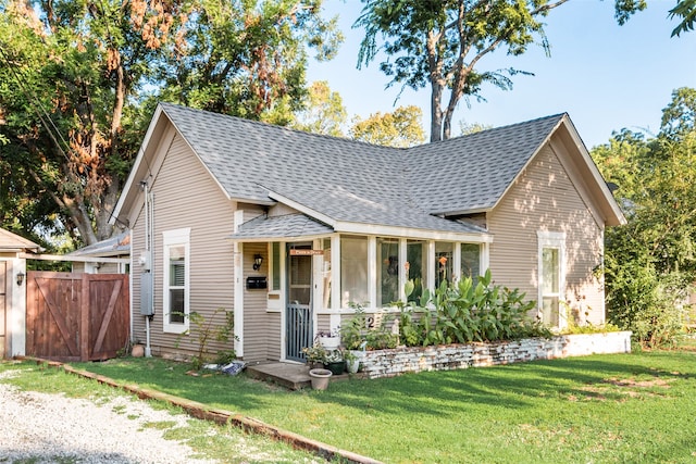 view of front of house with a front lawn