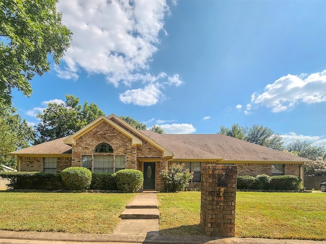 single story home with a front yard