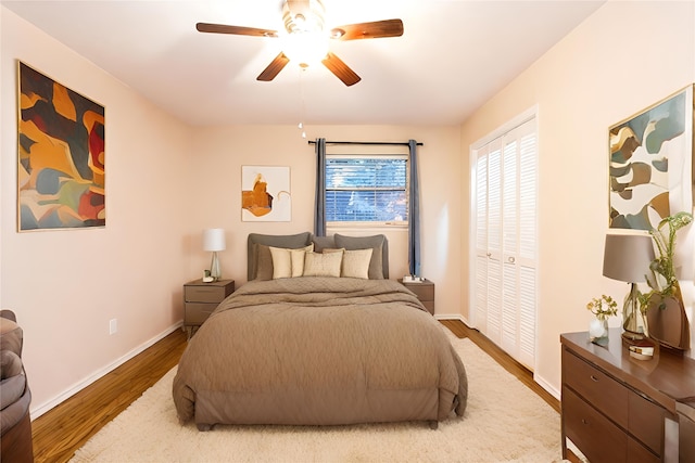 bedroom featuring hardwood / wood-style floors, ceiling fan, and a closet