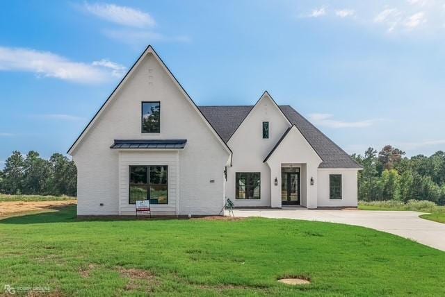 view of front of home with a front lawn