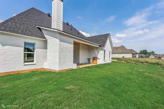 view of yard with a patio and ceiling fan