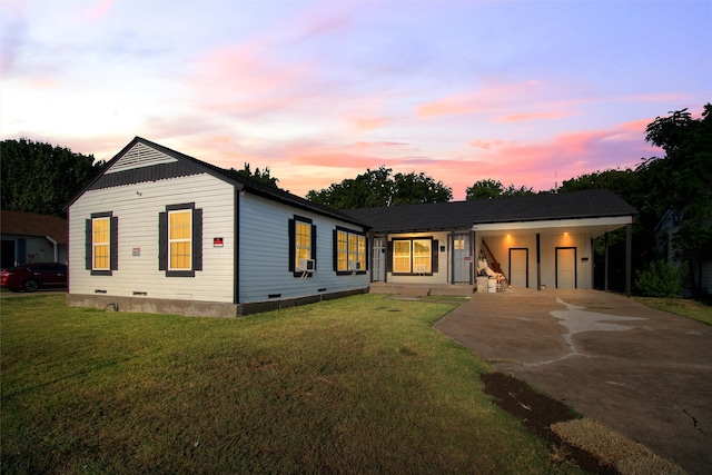 view of front facade featuring a yard and a carport