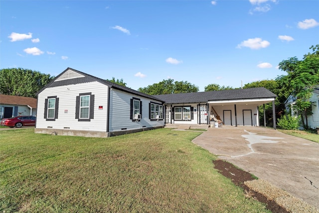 view of front of property featuring a front lawn, a carport, cooling unit, crawl space, and driveway