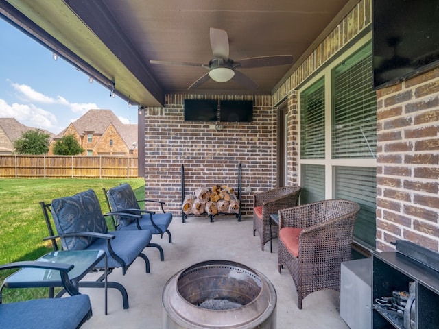 view of patio with ceiling fan