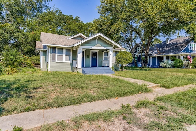 view of front of property with a front lawn