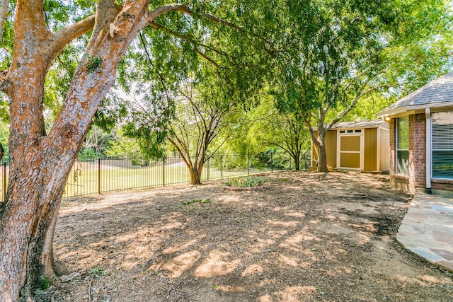 view of yard with a shed