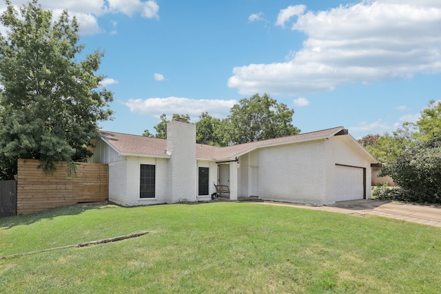 ranch-style home featuring a front lawn and a garage