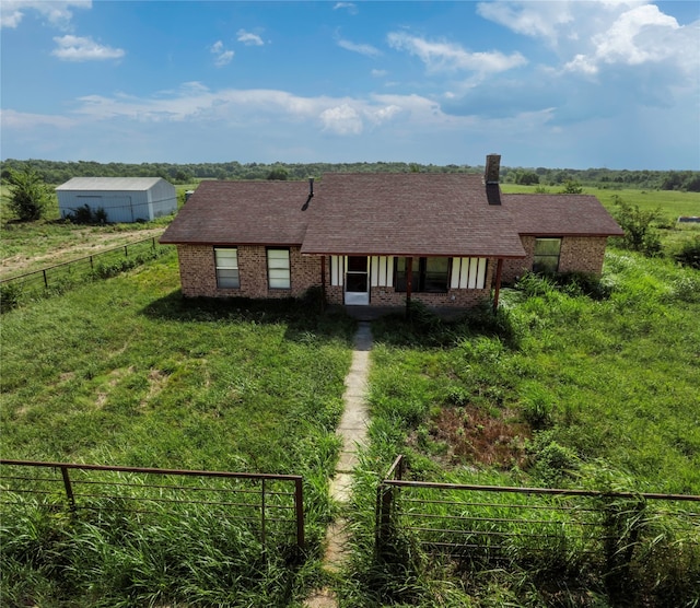 ranch-style home featuring a front lawn