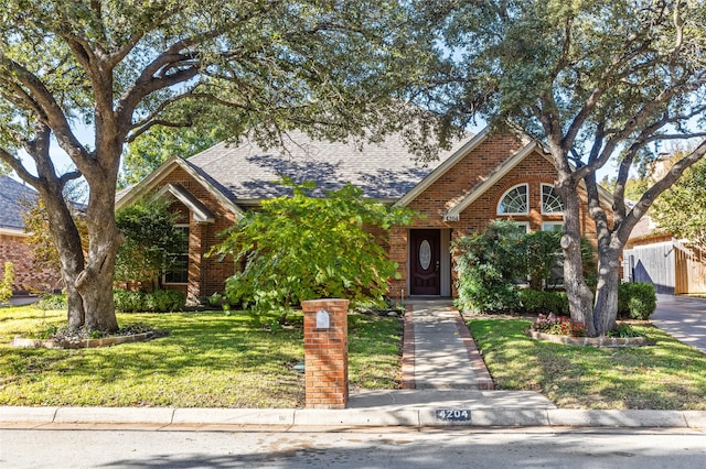 view of front facade with a front yard