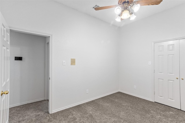 carpeted empty room featuring ceiling fan