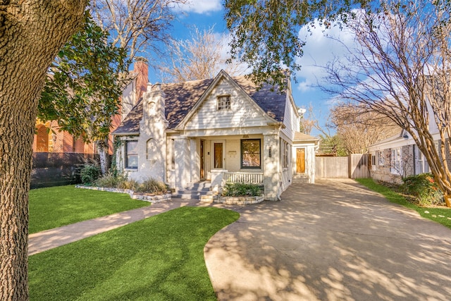 view of front facade with a front lawn and a porch