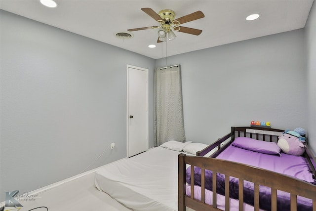 bedroom with ceiling fan