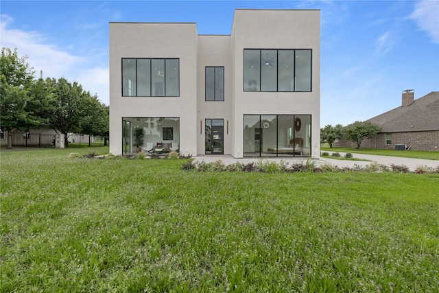 back of house featuring a lawn