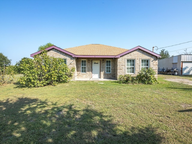 view of front facade with a front lawn