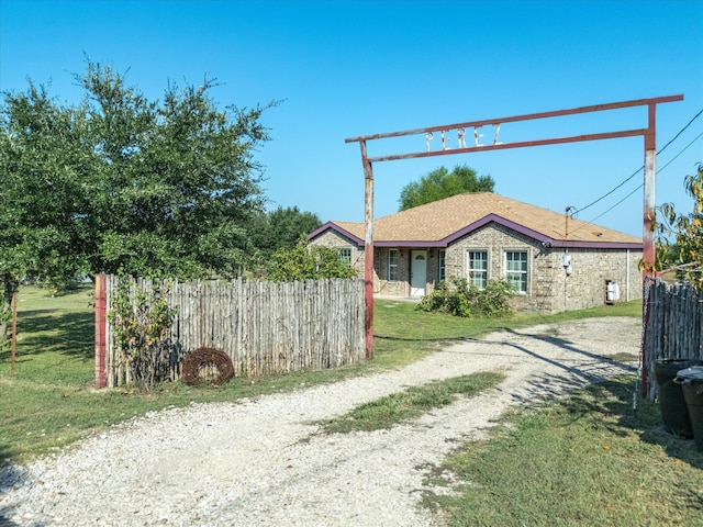 exterior space featuring a front yard