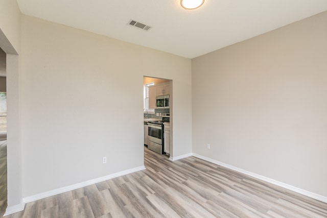 unfurnished room with light hardwood / wood-style floors