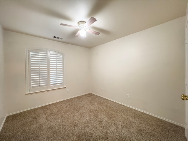 unfurnished room featuring ceiling fan and carpet flooring