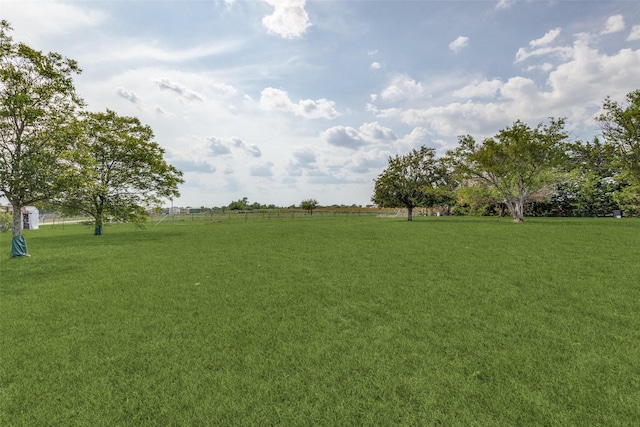 view of yard featuring a rural view