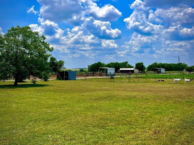 view of yard featuring a rural view