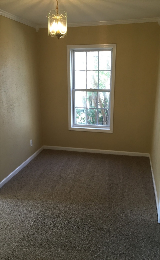 unfurnished room featuring carpet, crown molding, and a notable chandelier