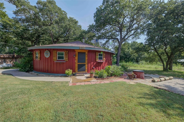 view of outdoor structure with a lawn