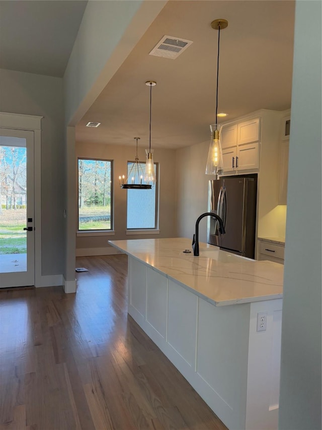 108 Southern Pine Pl, Mabank, TX 75156 - kitchen featuring freestanding refrigerator, white cabinets, a sink, dark wood finished floors, and decorative light fixtures