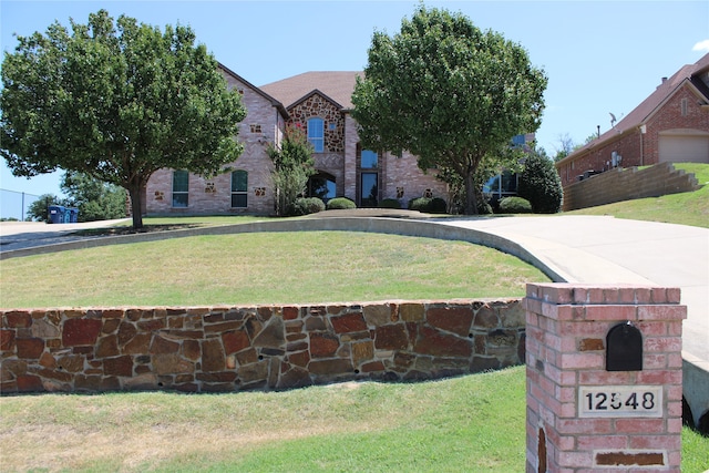 view of front of property with a front yard