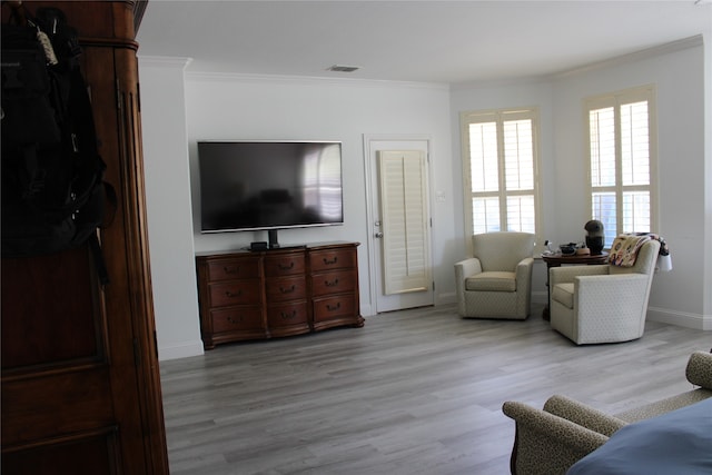 living room featuring light wood-type flooring and crown molding