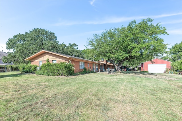 view of yard featuring a garage and an outdoor structure