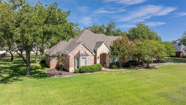 view of front of house featuring a front yard