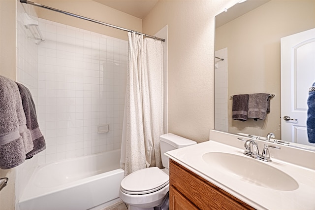 full bathroom featuring toilet, shower / bath combo with shower curtain, and vanity