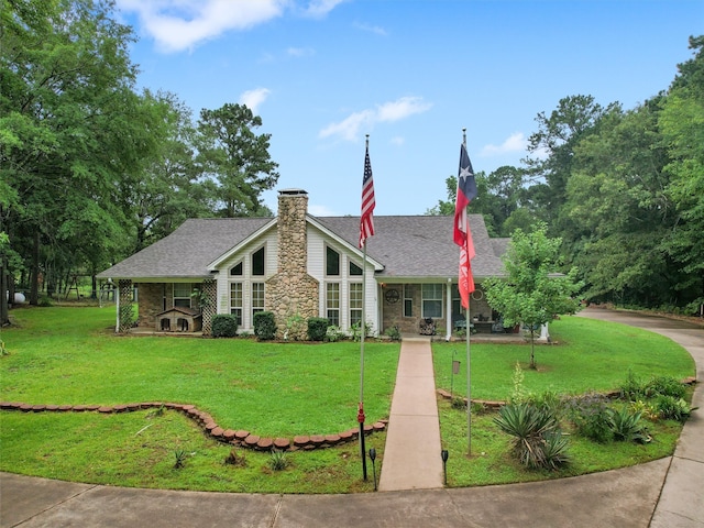 view of front of property with a front yard