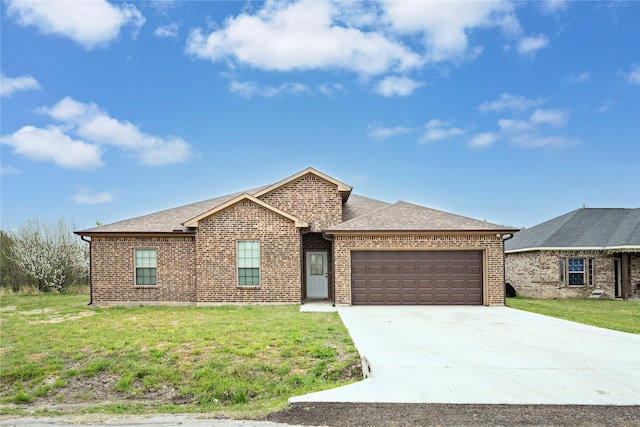 view of front of property featuring a garage and a front yard