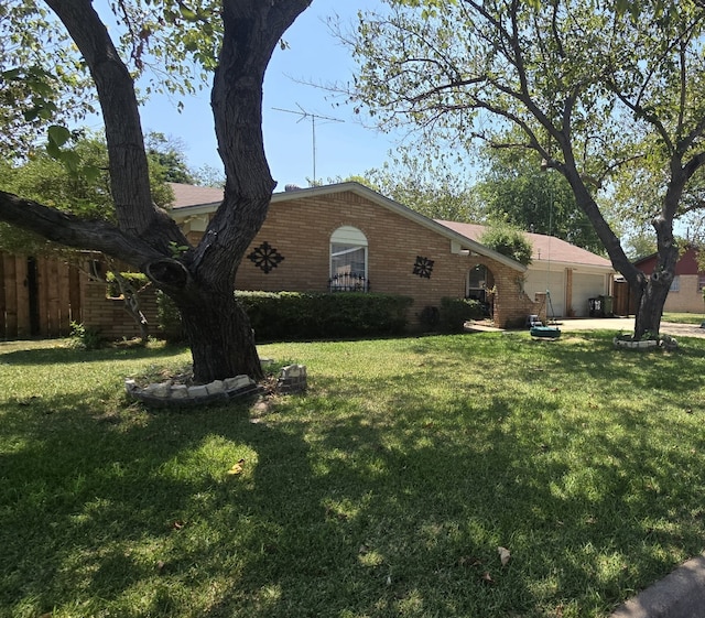 view of front of house featuring a garage and a front yard