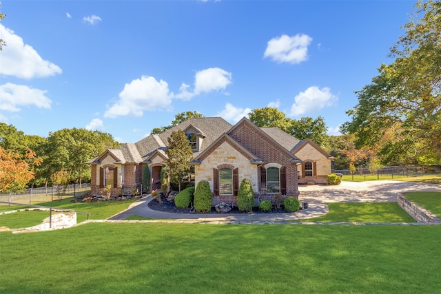 view of front of house featuring a front yard