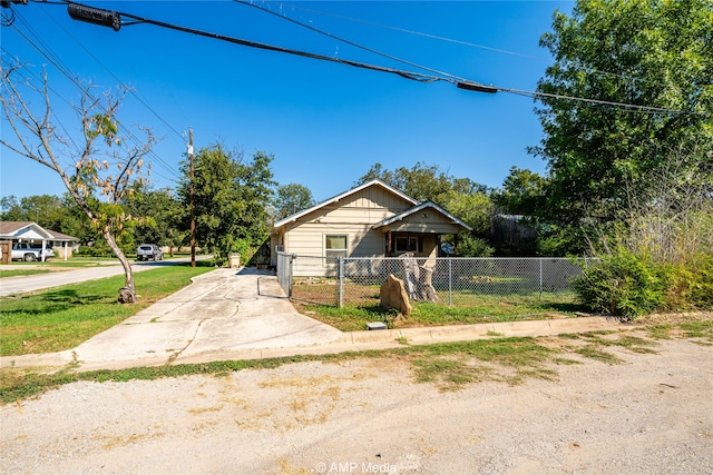 bungalow-style home featuring a front lawn