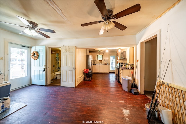 entryway with dark wood-type flooring and ceiling fan