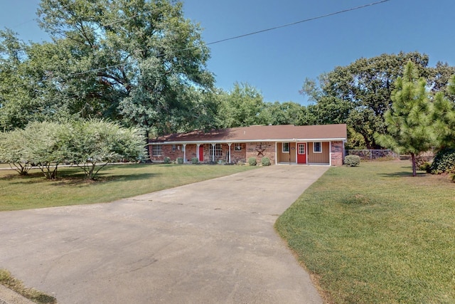 ranch-style house featuring a front lawn