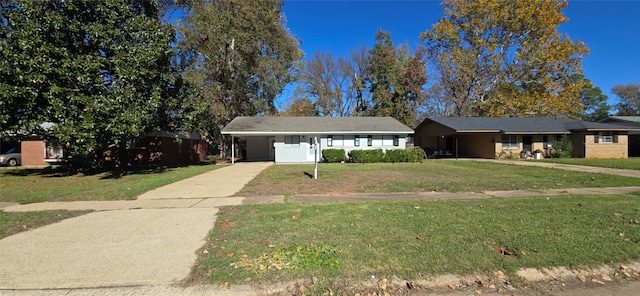 view of front of home featuring a front yard and a carport