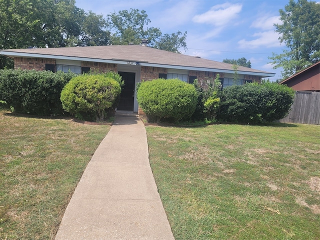 ranch-style home with a front yard